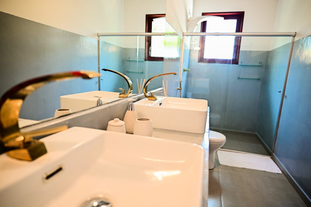 banheiro privativo do Chalé Amarelo – Villa Taina